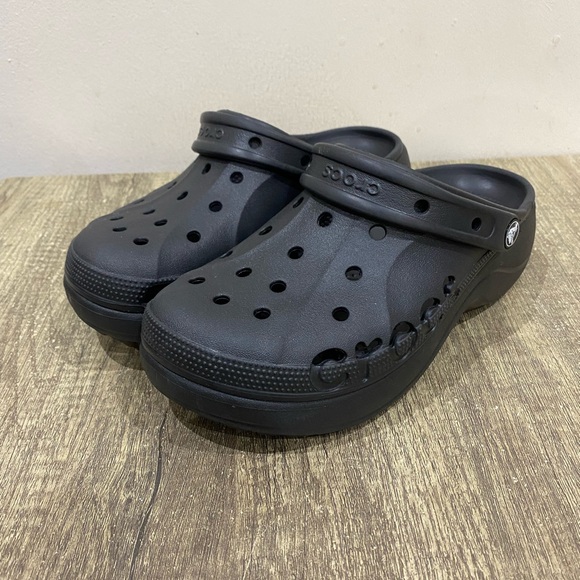 Crocs Unisex Black Rubber Slip-On Baya Platform Lined Clog Sandals W9 - Like New - Picture 2 of 8